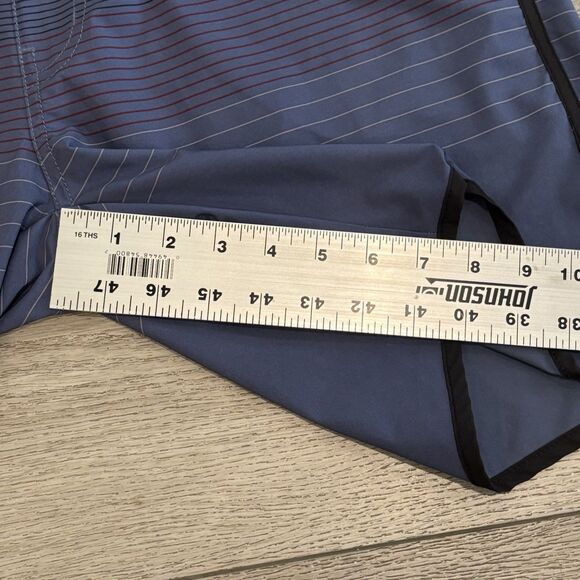 Travis Mathew Swim Trunks Men’s 32 Blue Board Shorts Bathing Suit Beach Striped - Picture 5 of 6